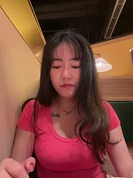 Molly-xiao online show from May 4, 2026, 9:34 am