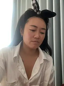Molly-xiao online show from May 2, 2026, 3:56 am