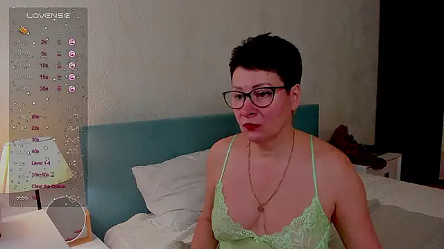 Snapshot of JennyMons chatting on February 17, 2026, 8:44 am JennyMons online show from February 17, 2026, 8:44 am