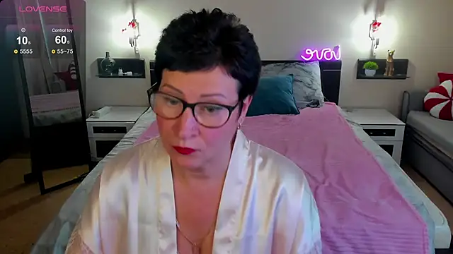 Snapshot of JennyMons chatting on June 6, 2026, 7:57 am JennyMons online show from June 6, 2026, 7:57 am