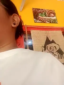 lucy henao  online show from February 4, 2026, 7:20 pm