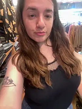 lele202526 online show from April 15, 2026, 5:28 pm