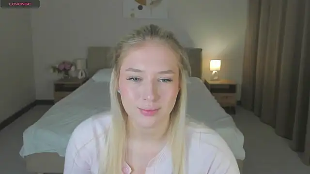 ChloeAlba online show from January 12, 2026, 4:08 am