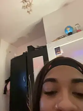  keylafisher  online show from February 6, 2026, 10:44 am