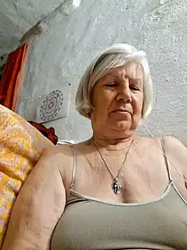 Snapshot of KlaudiaDarling chatting on June 14, 2026, 7:04 pm KlaudiaDarling online show from June 14, 2026, 7:04 pm