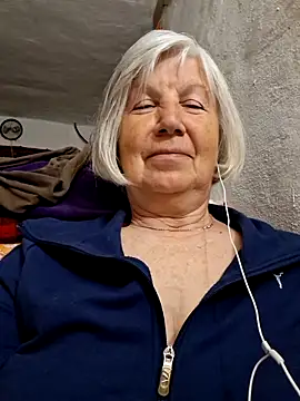 KlaudiaDarling online show from May 5, 2026, 6:44 pm