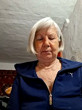 KlaudiaDarling online show from April 28, 2026, 2:49 am