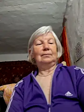 KlaudiaDarling online show from April 28, 2026, 12:09 am