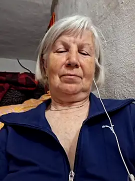 KlaudiaDarling online show from May 5, 2026, 1:19 am