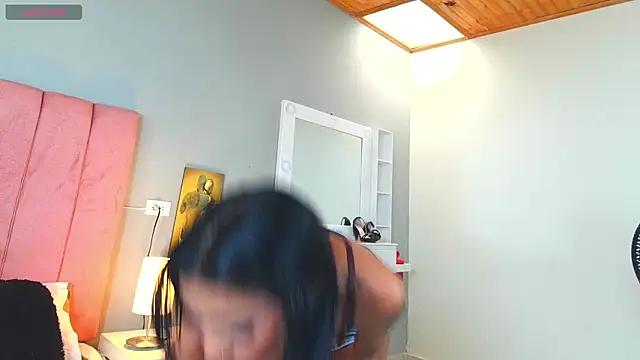 CRYSTALROUSE online show from March 5, 2026, 12:02 pm