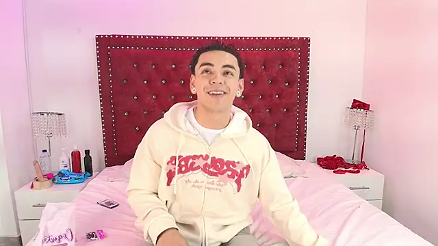 Jaden and sofia online show from June 10, 2026, 3:19 am