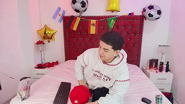 Jaden and sofia online show from July 8, 2026, 2:35 am