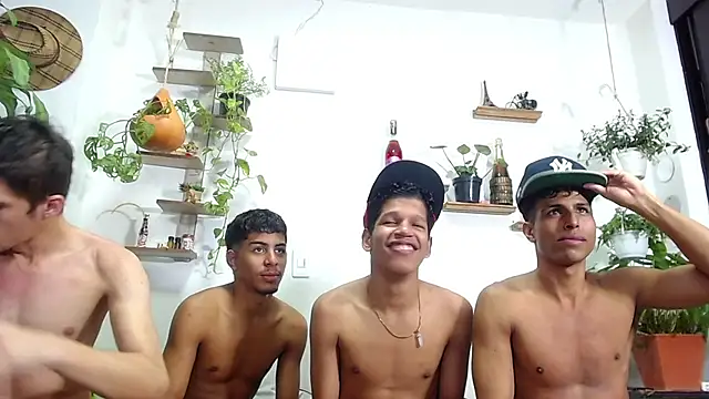 Snapshot of Interracial_Snow_Bunny chatting on March 8, 2026, 2:04 am Interracial Snow Bunny online show from March 8, 2026, 2:04 am