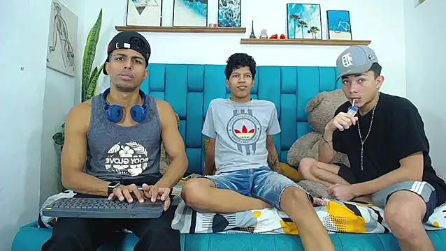 Snapshot of Interracial_Snow_Bunny chatting on March 20, 2026, 7:15 pm Interracial Snow Bunny online show from March 20, 2026, 7:15 pm