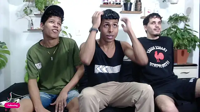 Snapshot of Interracial_Snow_Bunny chatting on March 12, 2026, 8:13 pm Interracial Snow Bunny online show from March 12, 2026, 8:13 pm