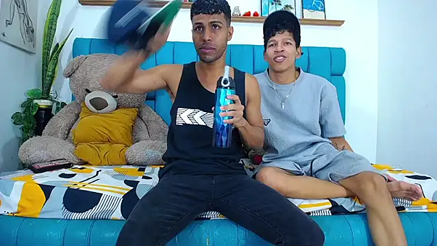 Snapshot of Interracial_Snow_Bunny chatting on March 17, 2026, 2:20 pm Interracial Snow Bunny online show from March 17, 2026, 2:20 pm