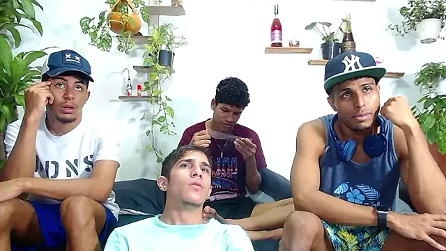 Snapshot of Interracial_Snow_Bunny chatting on March 3, 2026, 11:12 pm Interracial Snow Bunny online show from March 3, 2026, 11:12 pm