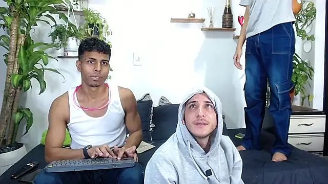 Snapshot of Interracial_Snow_Bunny chatting on February 13, 2026, 11:16 pm Interracial Snow Bunny online show from February 13, 2026, 11:16 pm