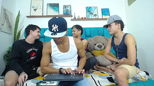 Snapshot of Interracial_Snow_Bunny chatting on March 22, 2026, 6:09 pm Interracial Snow Bunny online show from March 22, 2026, 6:09 pm