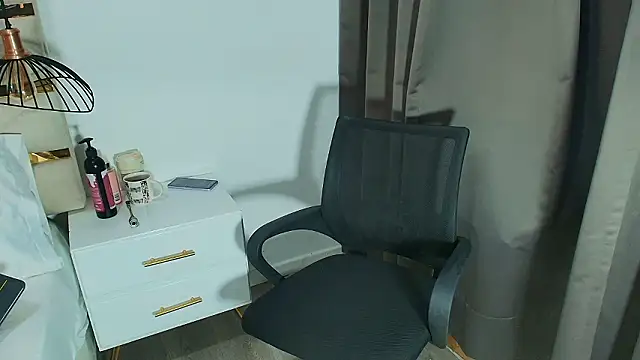 Noelle Minx online show from March 11, 2026, 6:46 pm