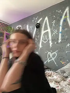 EmmaLyrica online show from April 20, 2026, 11:57 am