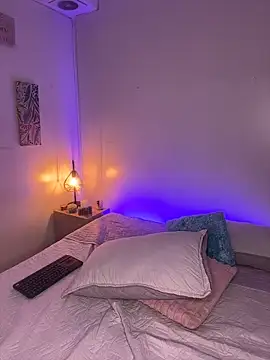 kitty whitte online show from February 8, 2026, 12:58 pm