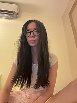 PetiteTight online show from May 30, 2026, 1:06 pm