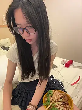PetiteTight online show from June 17, 2026, 2:27 pm