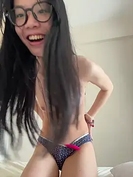 PetiteTight online show from May 25, 2026, 4:34 am