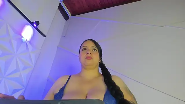 Snapshot of GabiSaenz_ chatting on July 15, 2026, 11:06 am GabiSaenz online show from July 15, 2026, 11:06 am