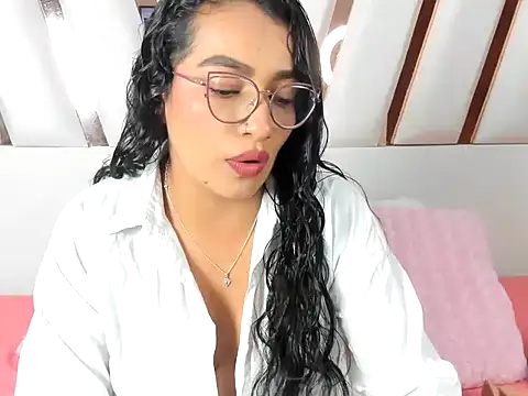 MiaKleinX online show from May 15, 2026, 11:47 pm