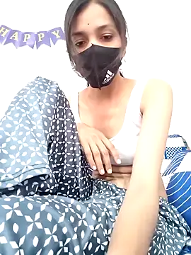 Snapshot of Honey_lily-93 chatting on February 6, 2026, 7:48 am Honey lily-93 online show from February 6, 2026, 7:48 am