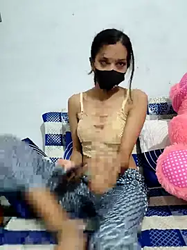 Snapshot of Honey_lily-93 chatting on February 13, 2026, 4:40 pm Honey lily-93 online show from February 13, 2026, 4:40 pm