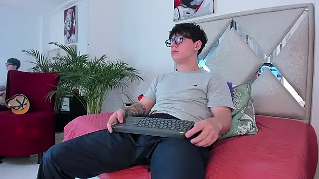 Snapshot of Liam_saint chatting on March 9, 2026, 1:36 pm Liam saint online show from March 9, 2026, 1:36 pm