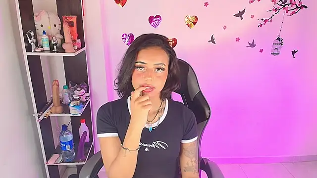 NYXHELLSQUEEN online show from April 21, 2026, 9:43 pm