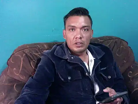 latinomoreno95 online show from February 2, 2026, 9:25 pm