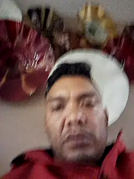 latinomoreno95 online show from May 28, 2026, 5:26 am