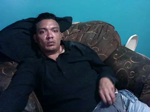 latinomoreno95 online show from May 15, 2026, 11:25 pm