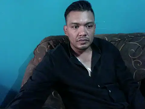 latinomoreno95 online show from February 9, 2026, 10:52 pm