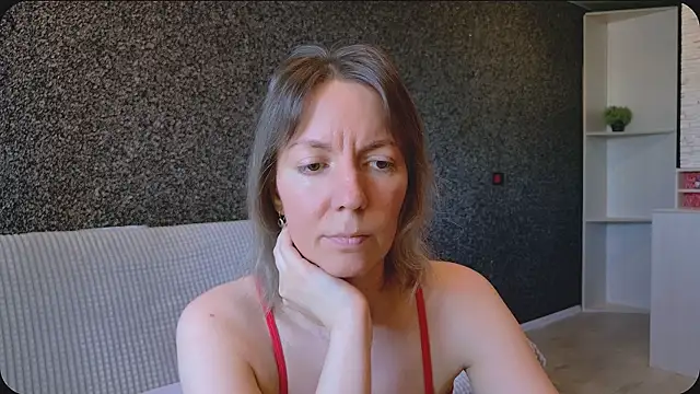 Amanda Luxe online show from July 2, 2026, 2:34 am