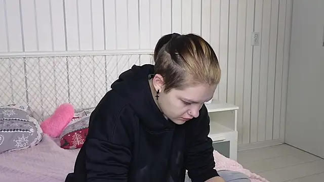 BevHanni online show from February 5, 2026, 8:04 pm