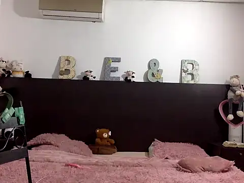 Flabia Roses online show from February 4, 2026, 1:55 am