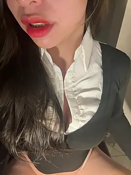 Snapshot of Xuka_Sweet chatting on February 5, 2026, 9:32 pm Xuka Sweet online show from February 5, 2026, 9:32 pm