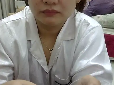 Snapshot of Sarah_no_land chatting on April 19, 2026, 5:08 am Sarah no land online show from April 19, 2026, 5:08 am