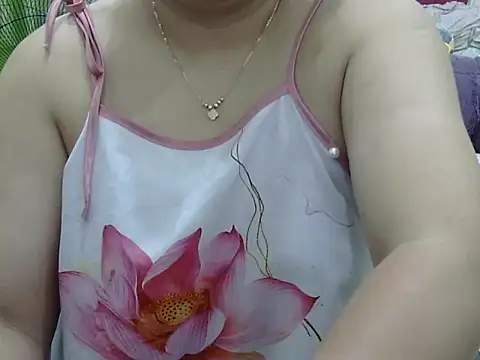 Snapshot of Sarah_no_land chatting on May 16, 2026, 5:50 am Sarah no land online show from May 16, 2026, 5:50 am