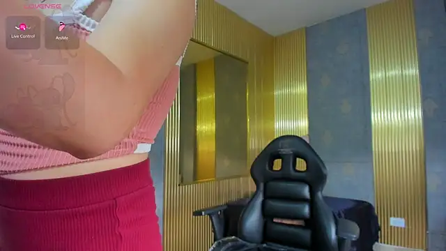 Snapshot of LUAR_TAY chatting on March 19, 2026, 7:03 pm LUAR TAY online show from March 19, 2026, 7:03 pm