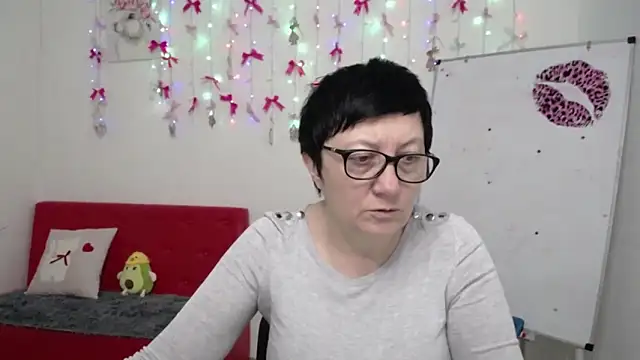 EmilyL0ve online show from April 23, 2026, 5:14 pm