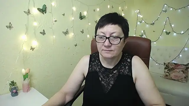 Snapshot of EmilyL0ve chatting on March 26, 2026, 6:22 am EmilyL0ve online show from March 26, 2026, 6:22 am