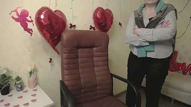 EmilyL0ve online show from February 3, 2026, 2:53 am