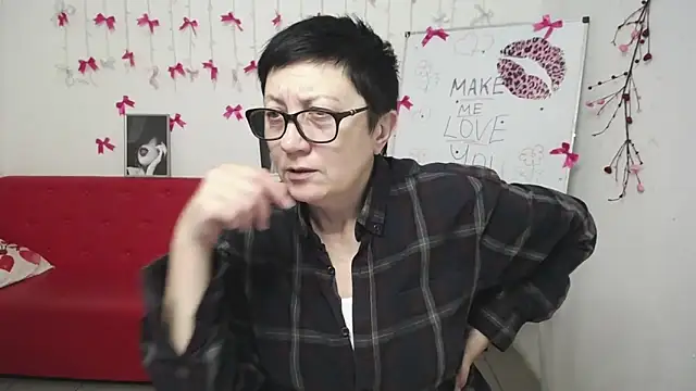 Snapshot of EmilyL0ve chatting on February 24, 2026, 6:20 pm EmilyL0ve online show from February 24, 2026, 6:20 pm